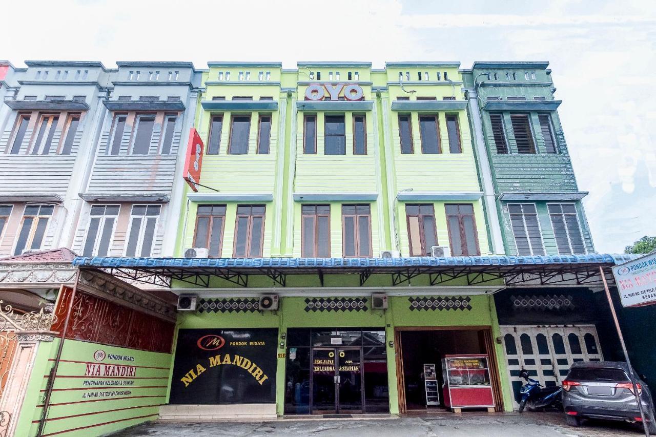 Oyo 723 Penginapan Nia Mandiri Syariah Medan Exterior photo